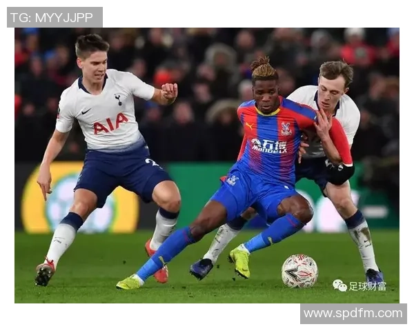 托卢卡与库利亚的雨中对决展现足球魅力与激情