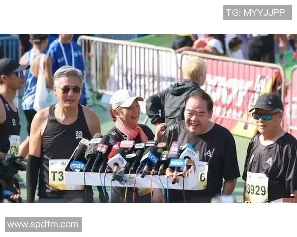 每月坚持跑步200公里以上，74岁“自傲爷爷”圆梦人生第100场马拉松